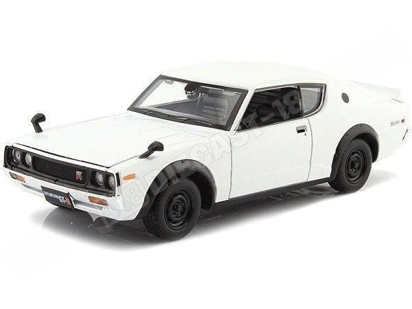 1973 Nissan Skyline 2000 GT-R (KPGC110) Coupe Blanco 1:24 Maisto 31528