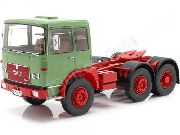 1972 Camion MAN 16304 (F7) Tres Ejes Verde-Rojo 1:18 Road Kings 180052