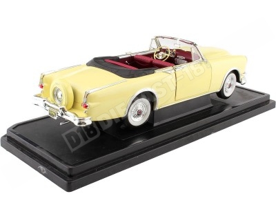 Cochesdemetal.es 1953 Packard Caribbean Convertible Amarillo Claro 1:18 Lucky Diecast 92798 2