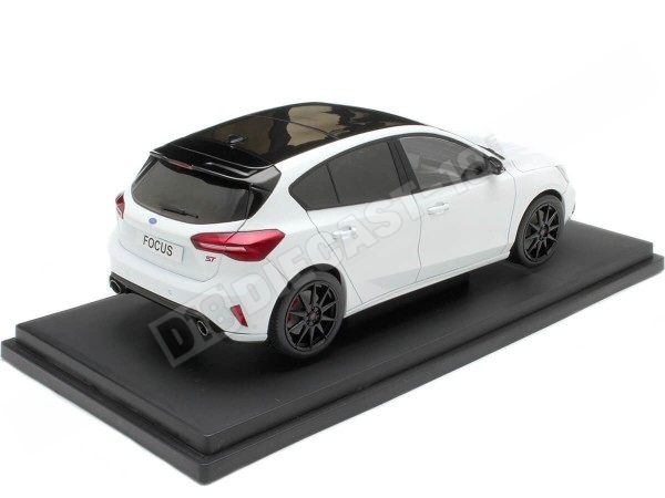 2022 Ford Focus ST Blanco Helado 1:18 MC Group 18453