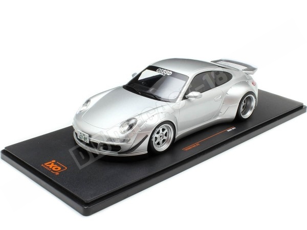 2023 Porsche 911 (997) RWB Rauh-Welt Plateado 1:18 IXO Models 18CMC166.22