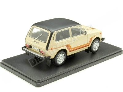 1980 Lada Niva 5000 Beige Decorado 1:24 WhiteBox 124224 2