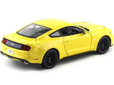 2015 Ford Mustang GT 5.0 Amarillo 1:18 Maisto 31197 2