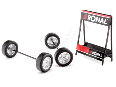 Expositor de Ruedas Ronal Motor Sport con Dos Ejes y Cuatro Ruedas 1:18 IXO Models SET018W 2