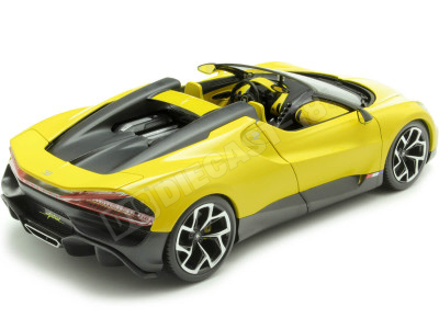 2023 Bugatti W16 Mistral Convertible Amarillo 1:18 Bburago 11051 2