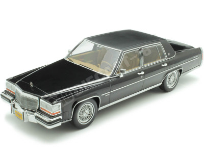 1982 Cadillac Fleetwood Brougham Negro 1:18 MC Group 18250