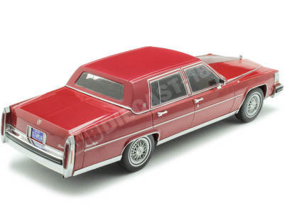 1982 Cadillac Fleetwood Brougham Rojo Oscuro 1:18 MC Group 18251 2