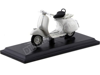 1956 Vespa 150 Blanca 1:18 Maisto 34540-03