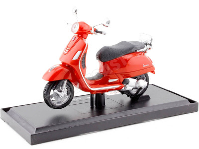 2017 Vespa Primavera GTS 300 Roja 1:18 Maisto 39540-16