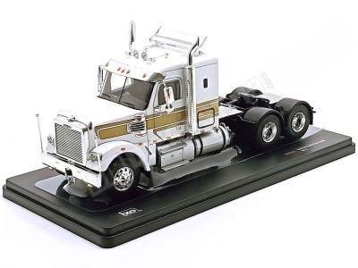 Freightliner Coronado Negro Decorado 1:43 – Cabeza Tractora de IXO